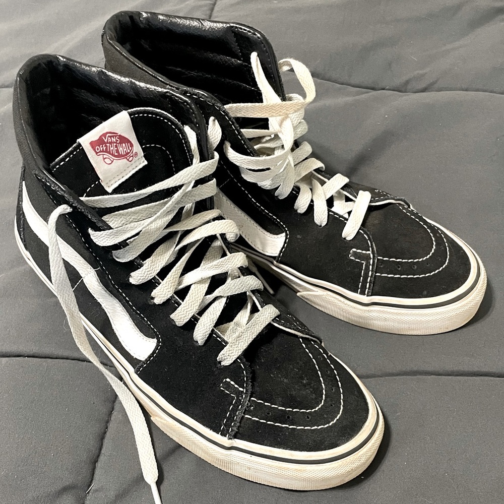Vans Sk8-Hi women’s sz 9.5 Men’s Sz 8 black suede Excellent used condition